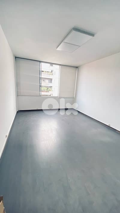 Large open space office corporate bld badaro