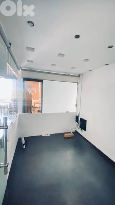 Large open space office corporate bld badaro