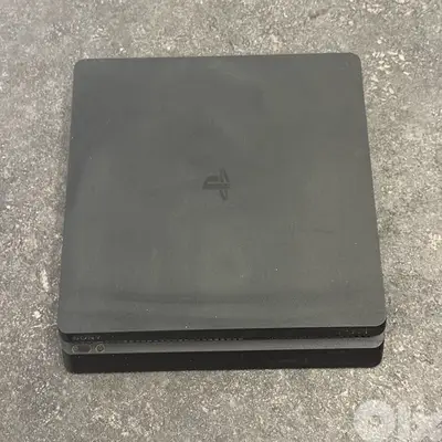 PS4 slim 1TB + 2 controllers + PS4 Headset