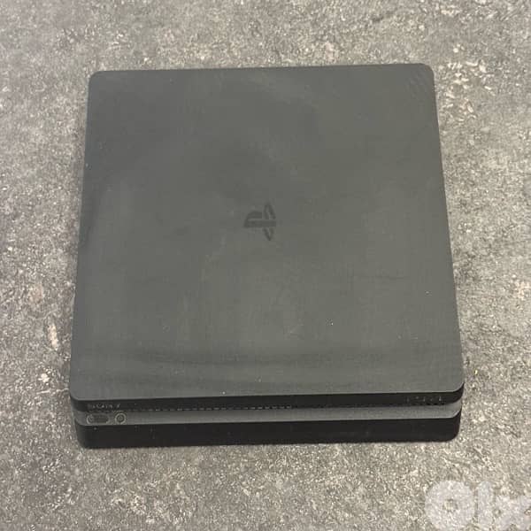 PS4 slim 1TB + 2 controllers + PS4 Headset 0