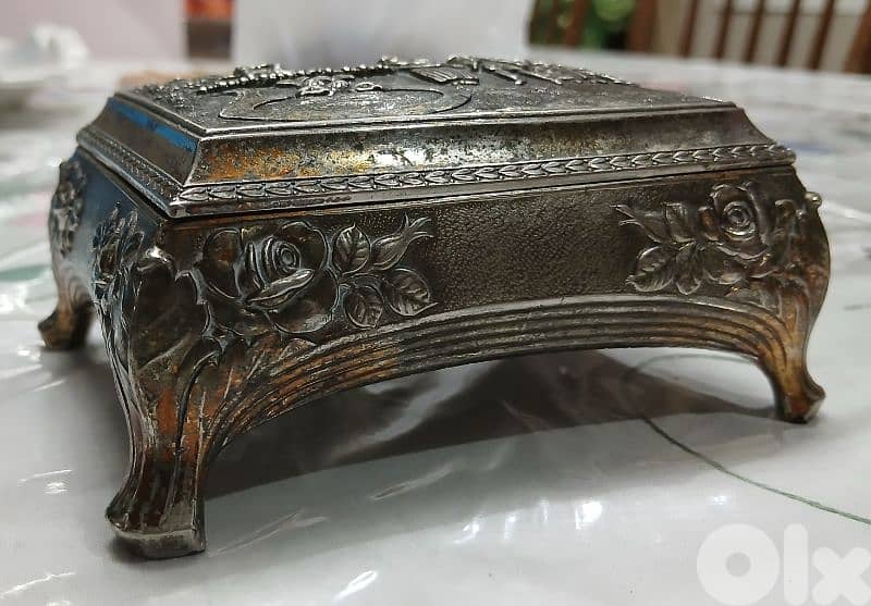 vintage jewelry box 0