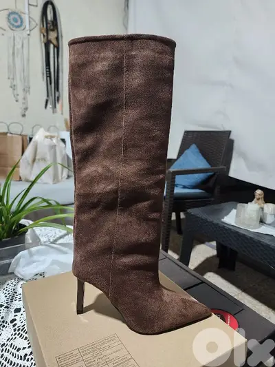Velvet boots