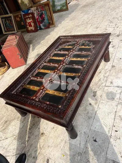 طاولة نص خشب اطراني انتيك وجه باب تنزيل نحاس مميزة جداا