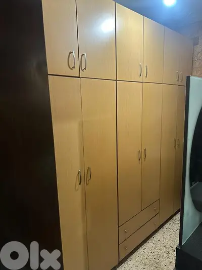 خزانة ست درف طابقين شبه جديدة