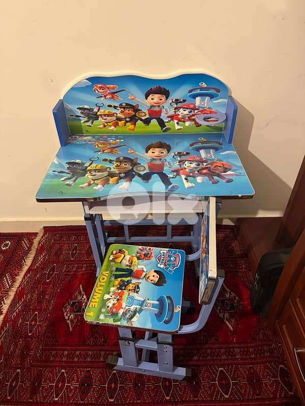 good condition table and chair adjustable height 0