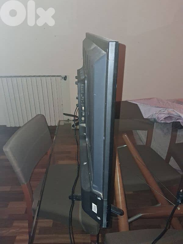 Hisense 43 inch TV 1