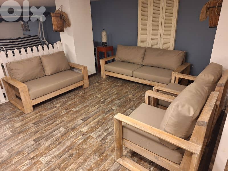wooden salon 0