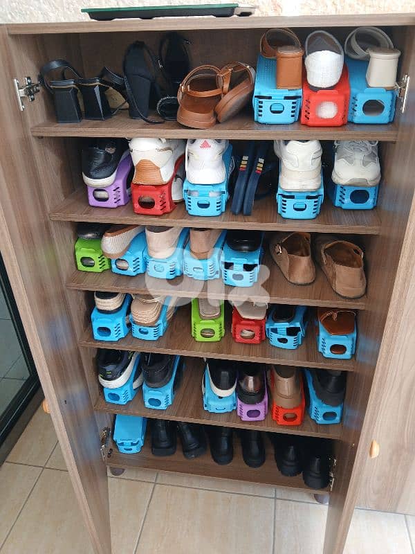 big shoes cabinet . 4 shelves 0