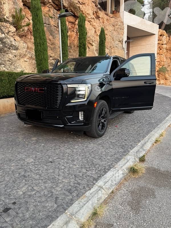 GMC Yukon Denali 0
