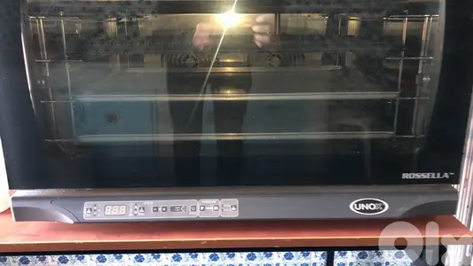 Croissant oven and croissant heater
