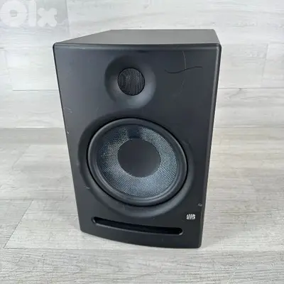 presonus e8 used  single unit