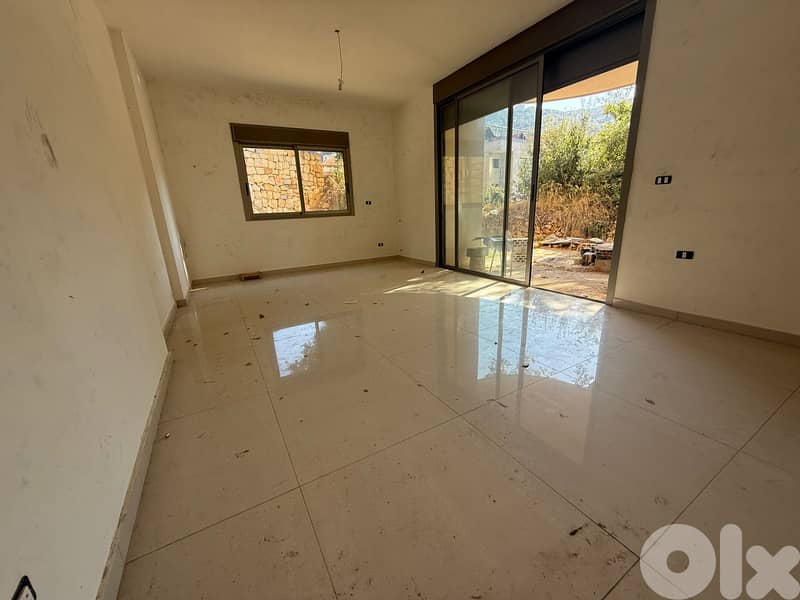 Apartment with Terrace & Mountain Views For Rent In Ain Aalaq 0