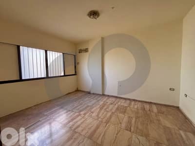 Prime Location- needs renovation - kaskas/قصقص REF#MD127512