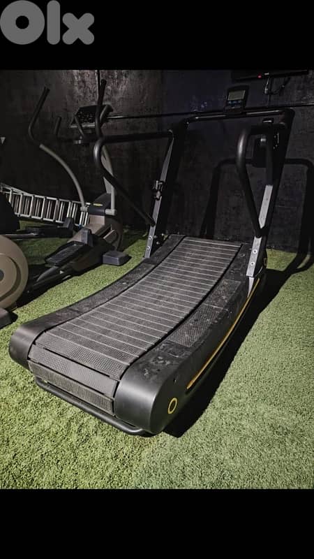 treadmill curved new 70443573 0
