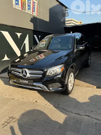 GLC 300 4matic 2018 Clean Carfax Fully Loaded, Like New!!