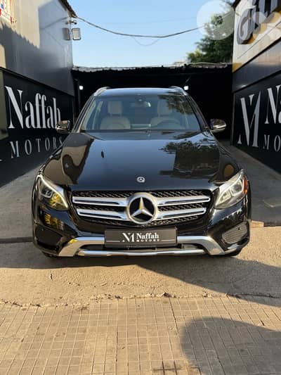 GLC 300 4matic 2018 Clean Carfax Fully Loaded, Like New!!