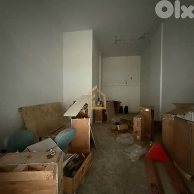 Shop for rent in Hamra ML440 محل تجاري للإيجار في الحمرا