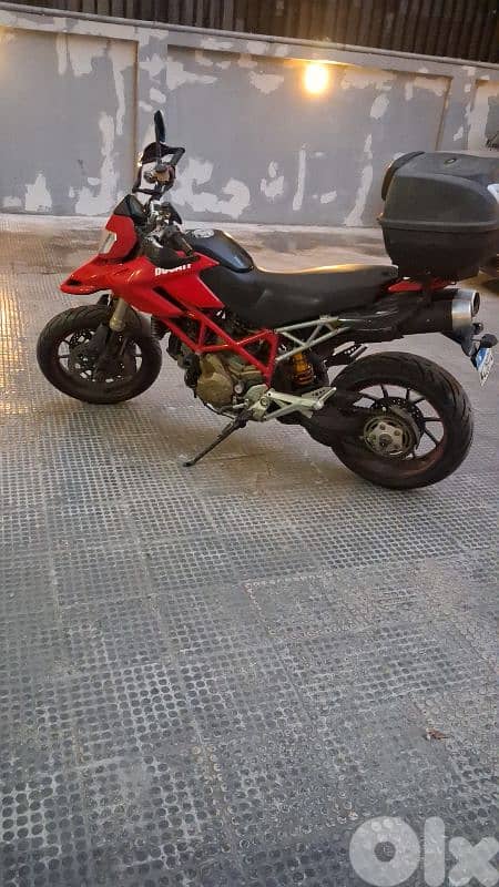 Ducati Hyprmotard 1100S 5