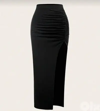 woman skirt / black / M size