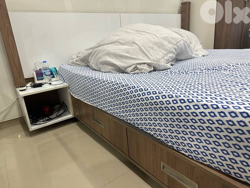 king size bed 0