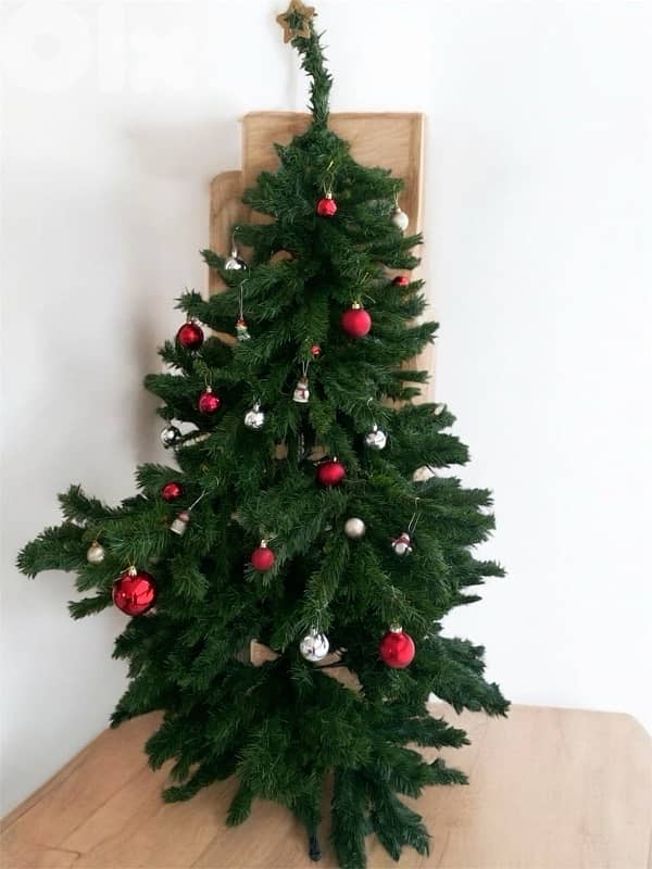 6 ft Christmas Tree (183 cm) 0