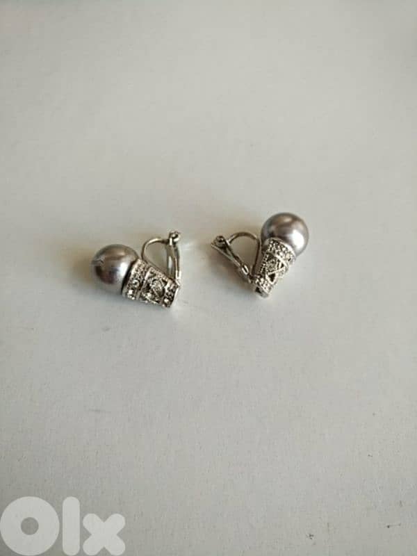Globe strass pearl earrings - Not Negotiable 1