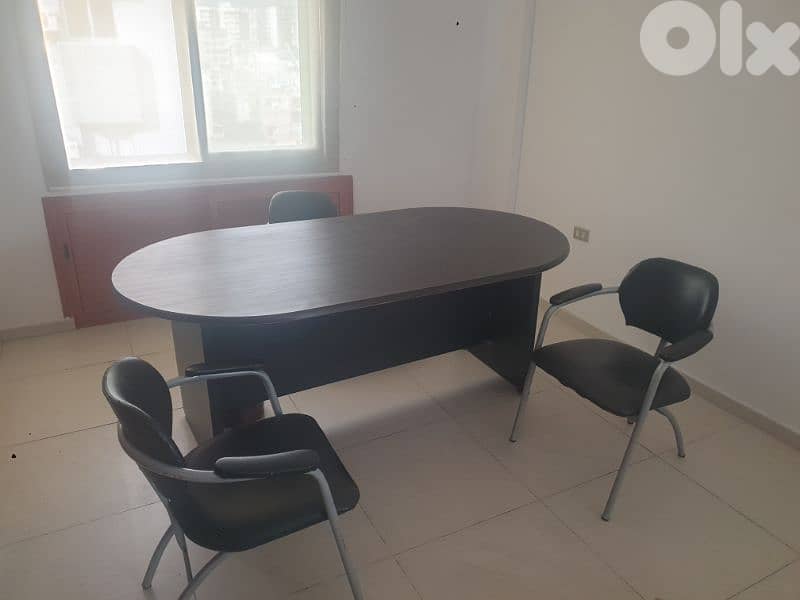 office furniture in good condition 0