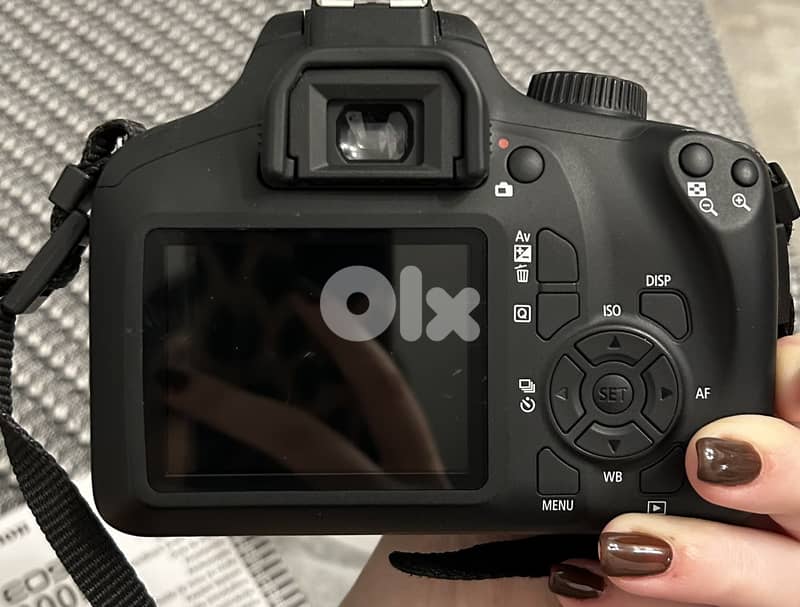 Canon EOS 4000D 3