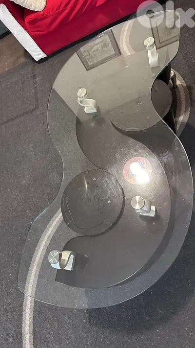 S shaped table