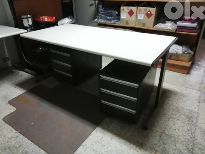 Office desks with drawer sets for sale 0