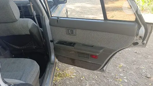 نيسان بلو بيرد 1984