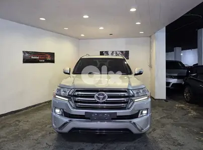 2016 Toyota Land Cruiser VX-S V8 5.7 Silver/Brown Like New 1 Owner!