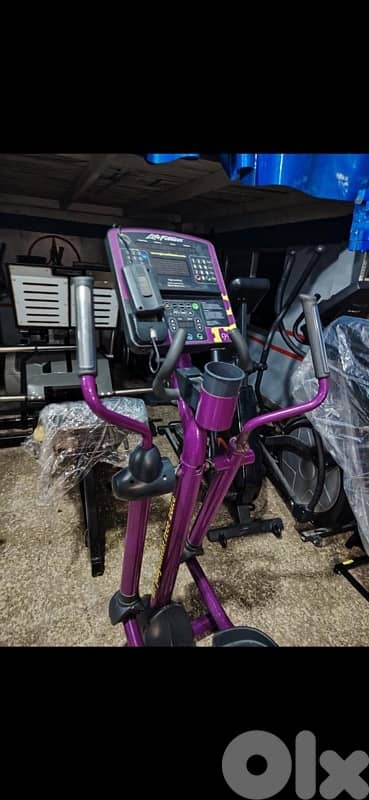 Elliptical life fitness like new 1