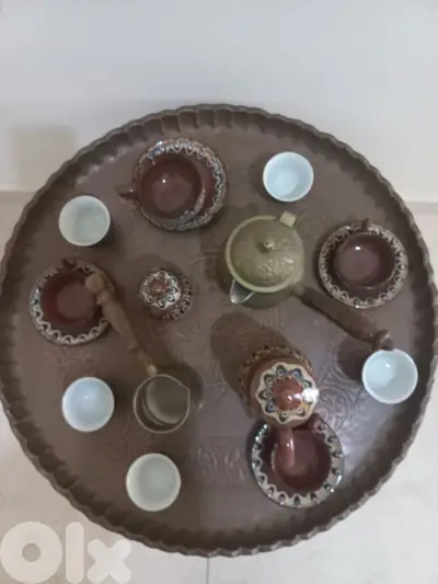 صدر نحاس قطرو ٥٥ سنتم مع ركيزتو و اغراضو عمرن ٩٥ سنة
