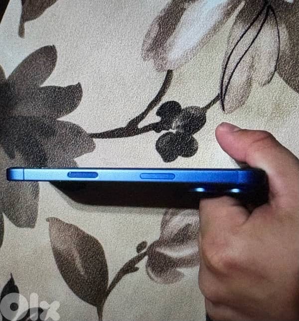 clean iPhone 16 1