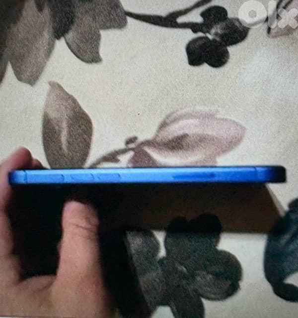 clean iPhone 16 2