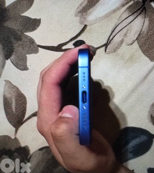 clean iPhone 16 3