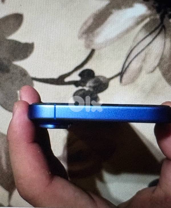 clean iPhone 16 4
