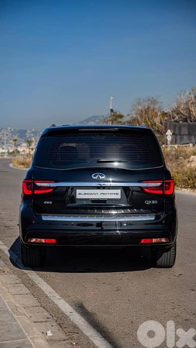 2021 Infiniti QX80 | 7 Seater combines v8 power