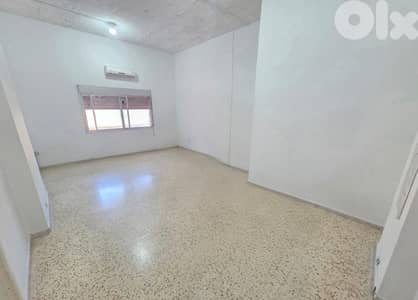 مكتب للايجار في الحازمية Decorated Office for rent Hazmieh