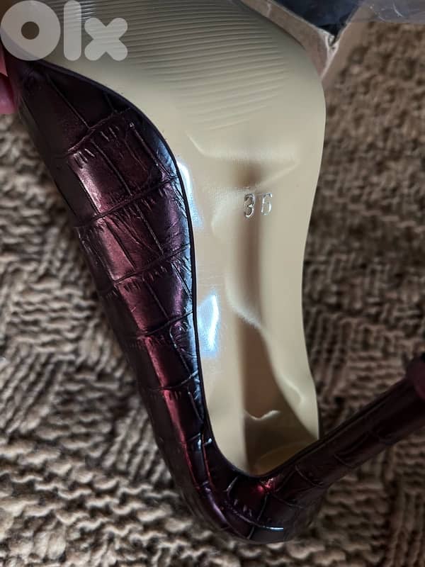 real leather new pump in box 1