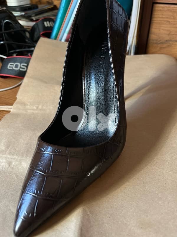 real leather new pump in box 6
