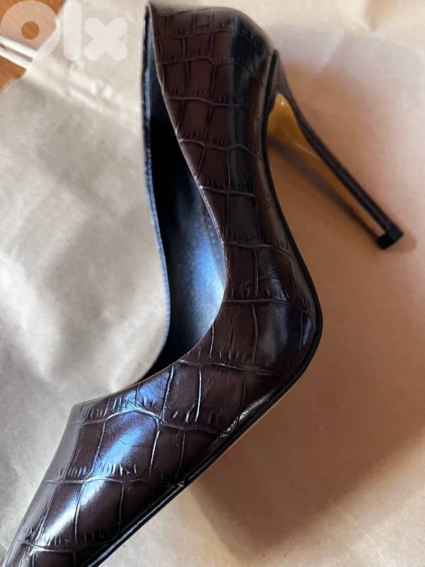 real leather new pump in box 10