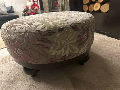 chairs / table