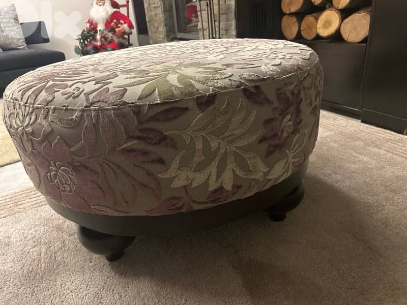 chairs / table 0