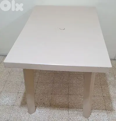 Table  Kamaplast  beige used  like  new 125 x 73   20$ beirut 03723895