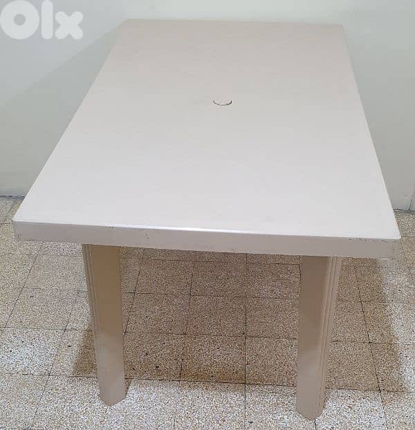 Table  Kamaplast  beige used  like  new 125 x 73   20$ beirut 03723895 0