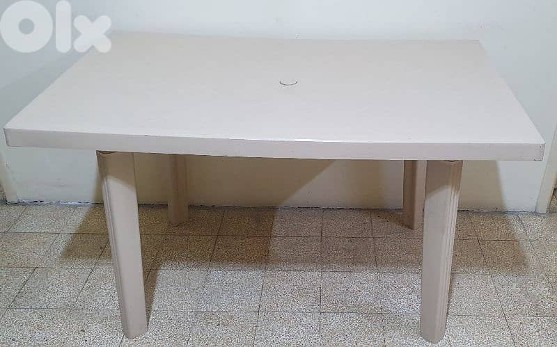 Table  Kamaplast  beige used  like  new 125 x 73   20$ beirut 03723895 1