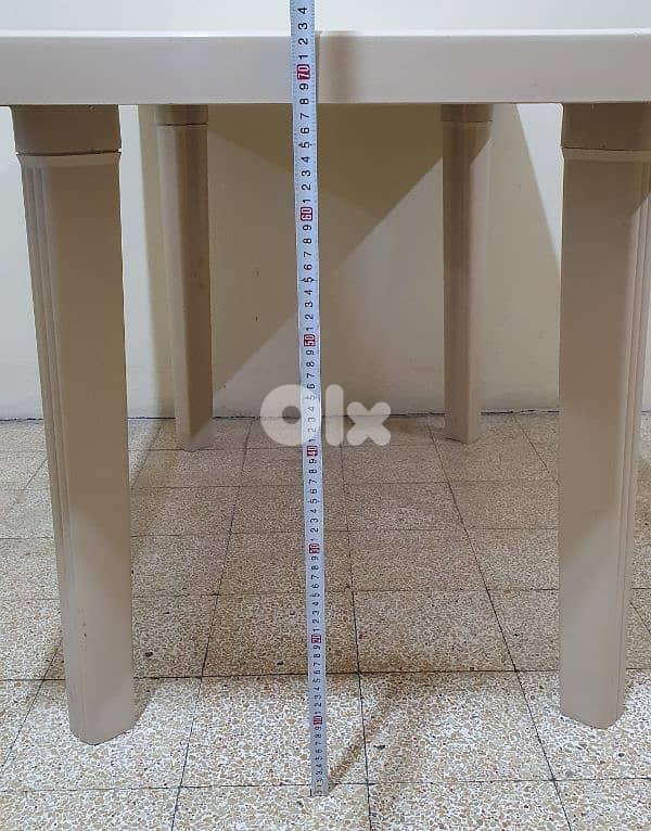 Table  Kamaplast  beige used  like  new 125 x 73   20$ beirut 03723895 2