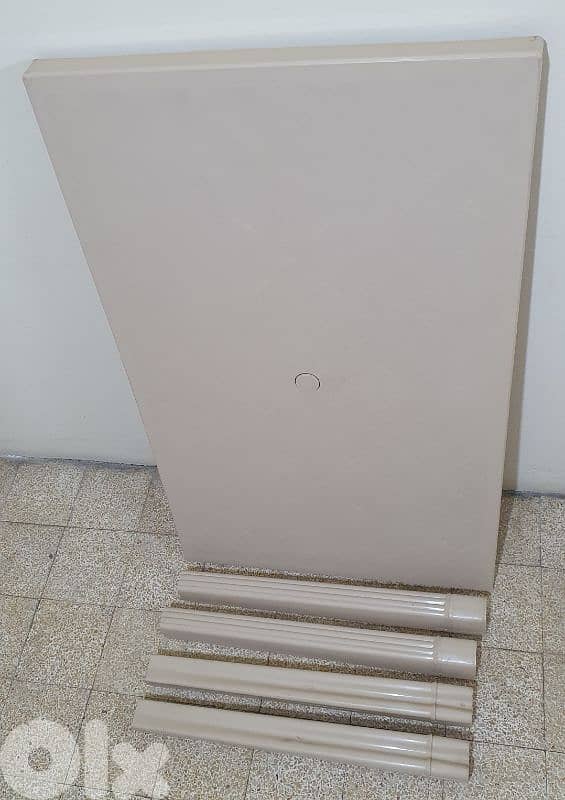 Table  Kamaplast  beige used  like  new 125 x 73   20$ beirut 03723895 6